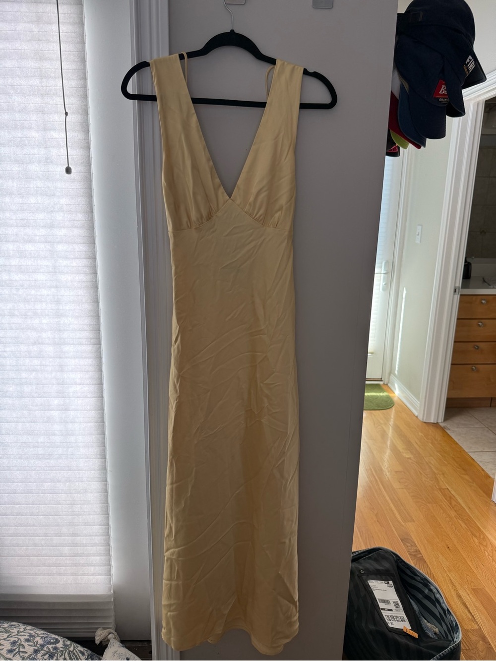 Abercrombie & Fitch Pale Yellow V-Neck Maxi Dress